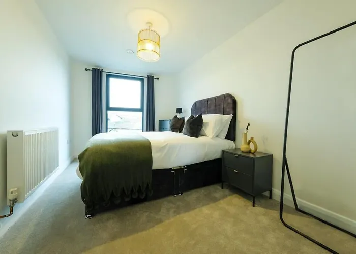 Hotwells Flat 8- Hopewell * Bristol